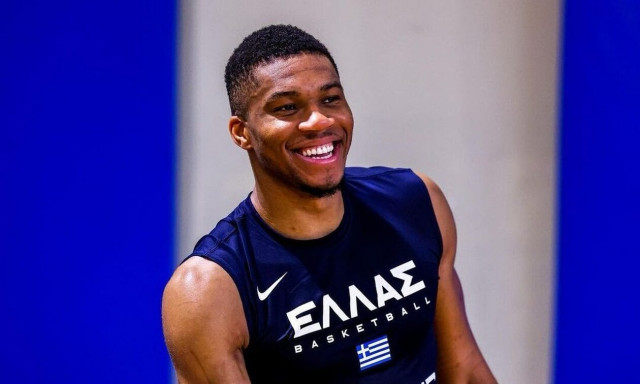 Γιάννης Αντετοκούνμπο: Μετρά αντίστροφα για το Mundobasket - Προπόνηση με φανέλα της Εθνικής Ελλάδας