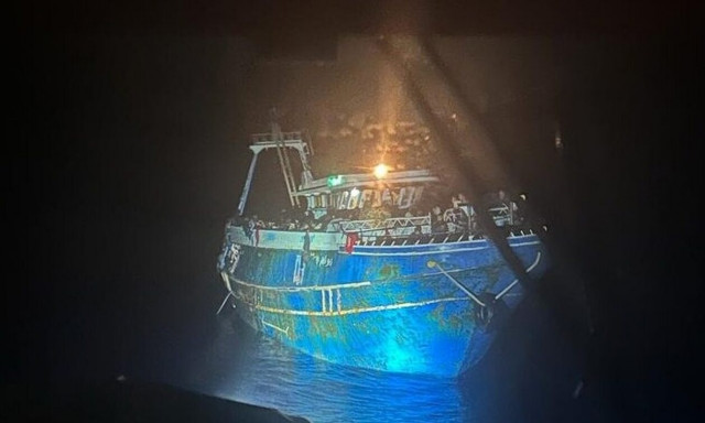 Πύλος: Τα σενάρια βύθισης του αλιευτικού – Το θρίλερ με τα σκοινιά και η μετατόπιση των επιβαινόντων