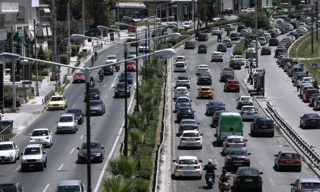 Τροχαίο στη Λεωφόρο Ποσειδώνος - Ένας τραυματίας και αυξημένη κίνηση