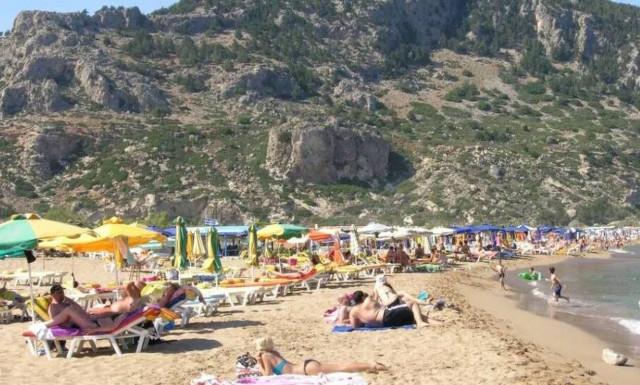 Ρόδος: «Πνίγεται από τουρίστες, όχι από τα σκουπίδια», λέει ο δήμαρχος