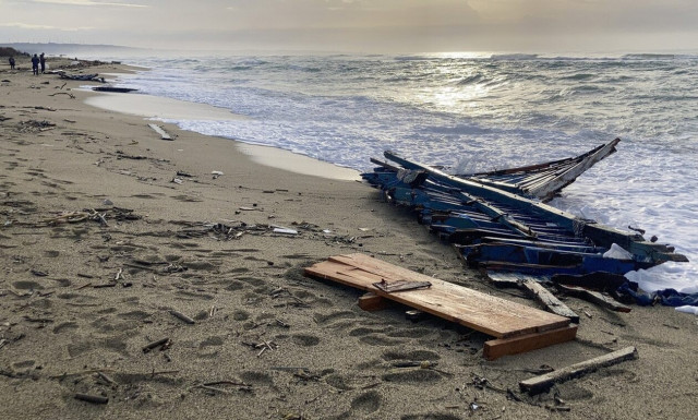 Guardian: «Το ναυάγιο στην Ελλάδα αποκαλύπτει τη θανάσιμη αποτυχία της Ευρώπης»