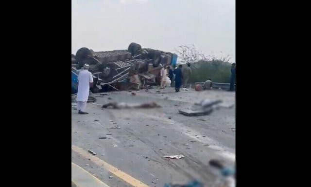 Πακιστάν: 14 νεκροί και 20 τραυματίες από ανατροπή λεωφορείου