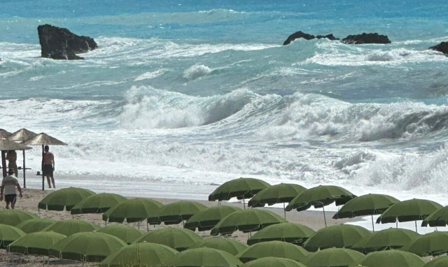 Λευκάδα: Πήγε να βγάλει σέλφι στα κύματα ο 50χρονος που πνίγηκε στο Κάθισμα - Πώς συνέβη η τραγωδία
