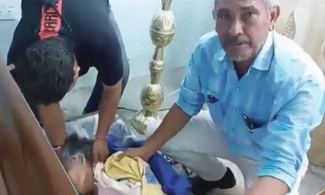 Ισημερινός: Πέθανε η γυναίκα που είχε ξυπνήσει μέσα στο φέρετρό της κατά τη διάρκεια αγρυπνίας