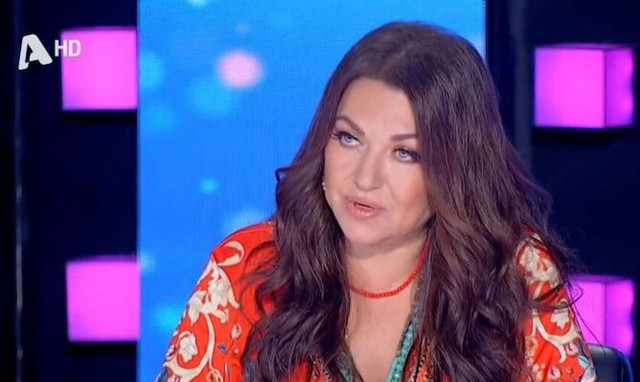 J2US: Το τραγούδι που αφιερώνει ο Διονύσης Σχοινάς στην Καίτη Γαρμπή και συγκινείται