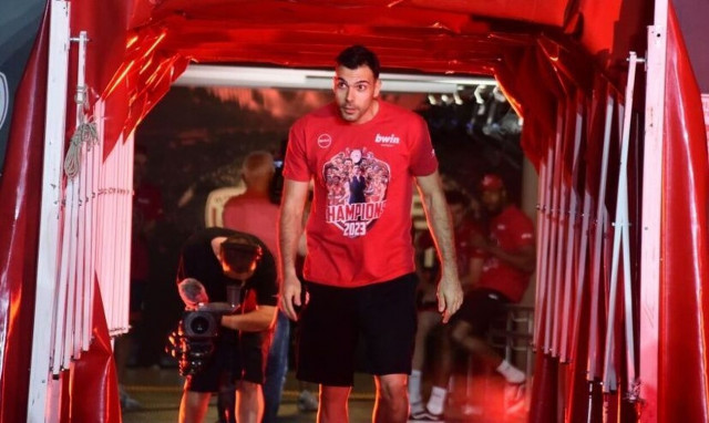 Ολυμπιακός: «Βόμβα» Σλούκα για την παραμονή του - «Υπάρχουν προβλήματα που αν δεν λυθούν...»