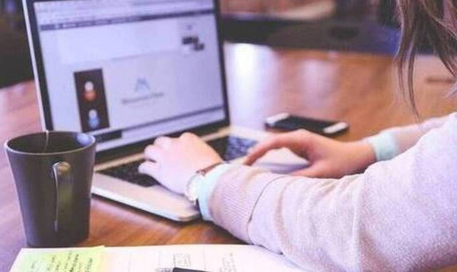 Τι αλλάζει από την 1η Ιουλίου στην ασφάλιση των διασυνοριακώς τηλεργαζομένων