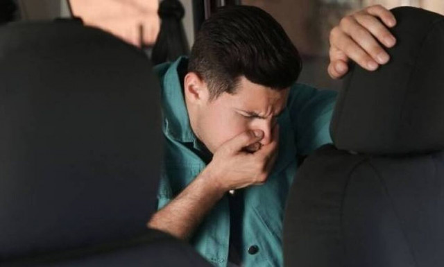 Ασθένεια των κινήσεων: Γιατί το διάβασμα ή το κινητό στο αυτοκίνητο προκαλεί ναυτία