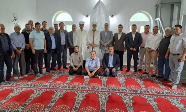 Προκλητικός και αμετανόητος: Ο Χουσείν Ζεϊμπέκ με τους ψευδομουφτήδες και τον Τούρκο πρόξενο