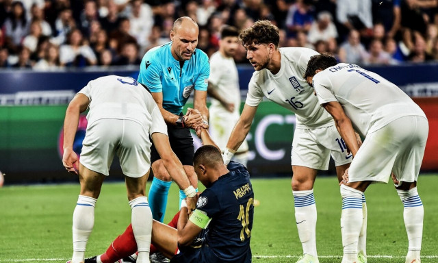 Γαλλία - Ελλάδα: Άγριο «κράξιμο» Equipe σε Λαόθ - «Δεν έδωσε τρία πέναλτι στον Εμπαπέ» (vids)