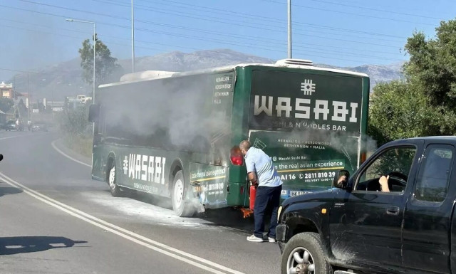 Πήρε φωτιά ο κινητήρας αστικού λεωφορείου – Λαχτάρισαν οι επιβάτες