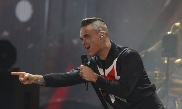 Ρόμπι Γουίλιαμς: Διέκοψε τη συναυλία του λόγω long Covid - «Την έχω γ...σει»