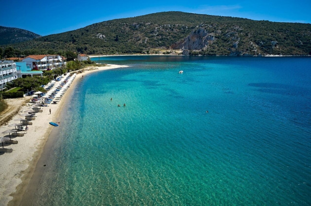 Γαλάζιες Σημαίες: Οι 617 βραβευμένες παραλίες – Ποια περιοχή της Ελλάδας κατέκτησε την πρωτιά