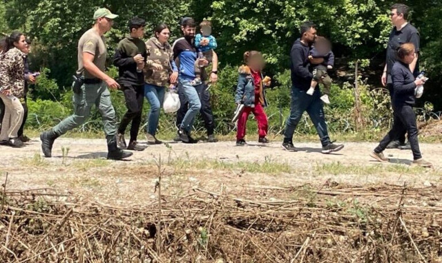 Έβρος: Ολοκληρώθηκε επιχείρηση διάσωσης 145 μεταναστών