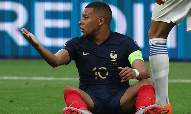 Κιλιάν Εμπαπέ: Στα… άκρα οι σχέσεις με την Παρί Σεν Ζερμέν – «Ή θα ανανεώσεις ή θα σε πουλήσουμε»