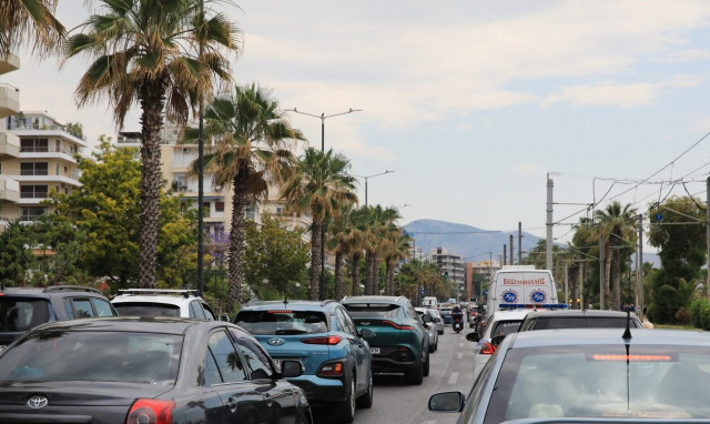Κίνηση τώρα: Στο «κόκκινο» πολλοί δρόμοι της Αττικής - Ξεκίνησε η έξοδος των ετεροδημοτών