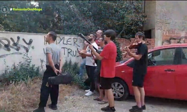 Κομοτηνή: Νεαρός φοιτητής έκανε καντάδα στην αγαπημένη του!