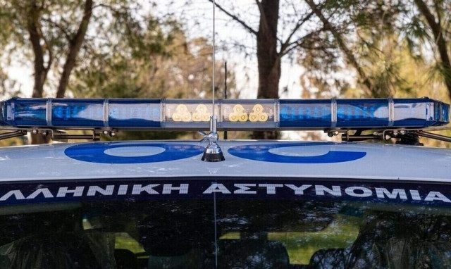 Συναγερμός στην Πάτρα: Παιδί βρέθηκε μόνο του σε σταθμευμένο αυτοκίνητο