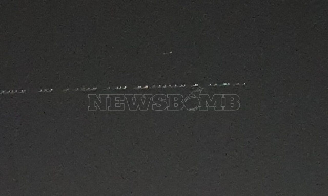 Oι δορυφόροι Starlink του Έλον Μασκ έγιναν ορατοί στον ουρανό της Αττικής