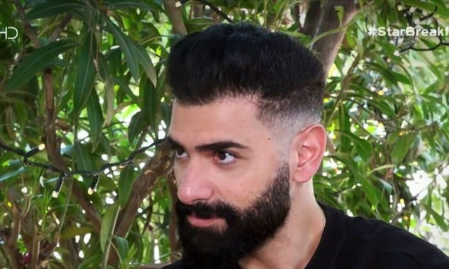 Σαρμπέλ: «Το τραγούδι “σοκολάτα” το αφιέρωσα στη γυναίκα μου γιατί είναι μελαμψή»