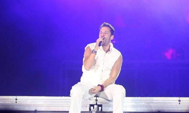 Κωνσταντίνος Αργυρός: Ξεσήκωσε το κοινό στην πρώτη συναυλία της περιοδείας του «Elpida Tour»