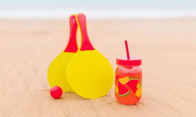 Ρακέτες τέλος σε γνωστές παραλίες της Αττικής - Πρόστιμο 1.000 ευρώ στους παραβάτες