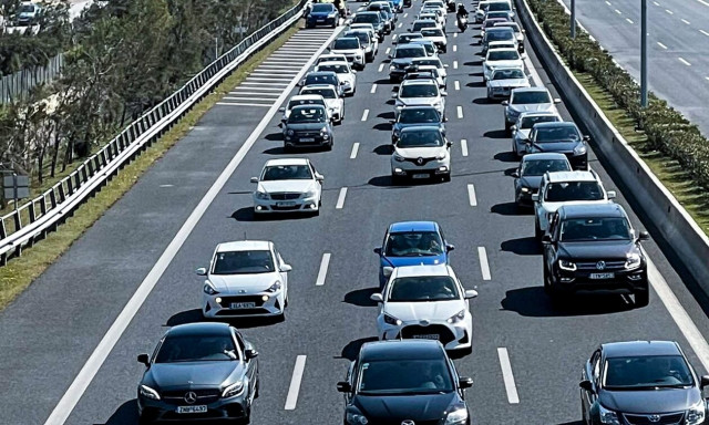 Κίνηση: Μεγάλο μποτιλιάρισμα στην Αττική Οδό - Ουρές χιλιομέτρων στην Ελευσίνα