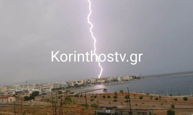 Κακοκαιρία: 30 κεραυνοί έπεσαν στο κέντρο της Κορίνθου