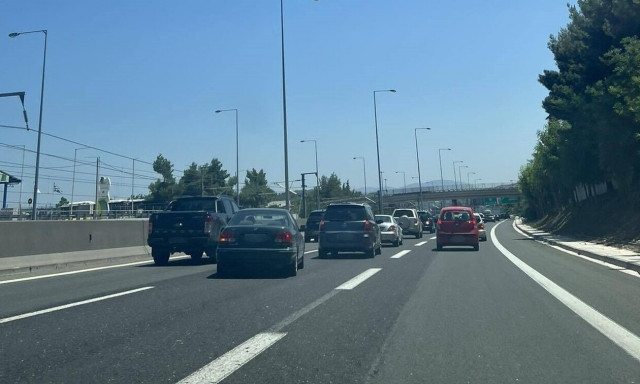 Κίνηση: Πρώτα ψήφος και μετά βουτιές - Μποτιλιάρισμα σε Αττική Οδό, Κηφισό και παραλιακή