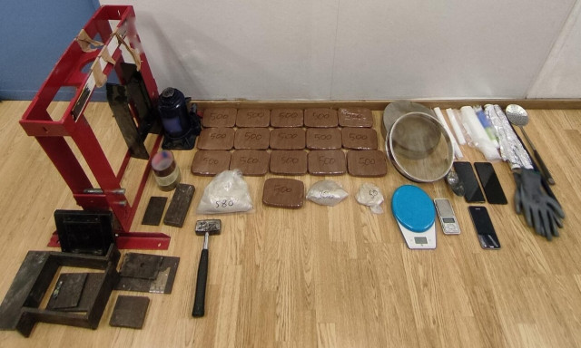 Πειραιάς: Συνελήφθη έμπορος ναρκωτικών - Είχε στήσει ολόκληρο εργαστήριο νόθευσης ηρωίνης