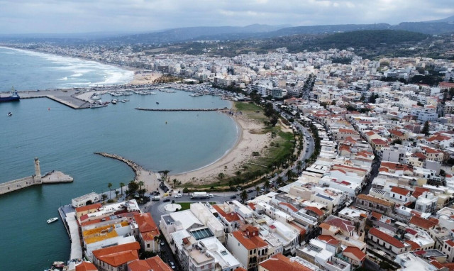 Βρήκε την ανήλικη αδερφή του μεθυσμένη και επιτέθηκε με την παρέα του σε 39χρονο