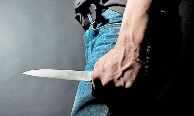 Λάρισα: Αναστάτωση με άνδρα που κυκλοφορούσε στο πλήθος με μαχαίρι