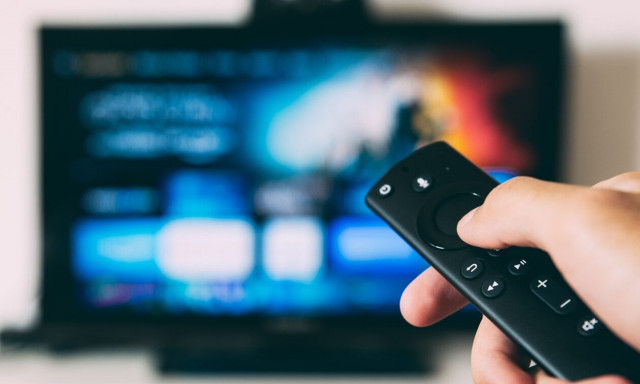 Καλοκαιρινές εκπομπές στην τηλεόραση: Τα σχέδια των καναλιών για ψυχαγωγία και ενημέρωση