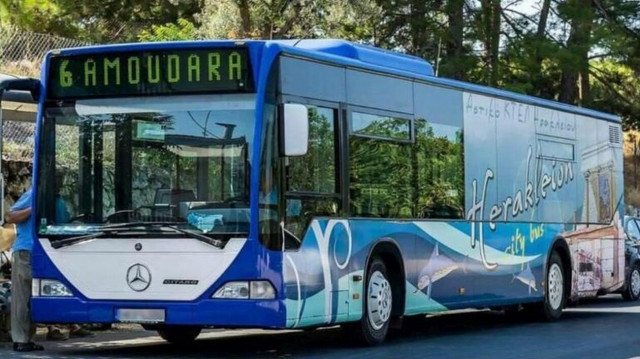 Πανικός για επιβάτες λεωφορείου – «Ακούστηκε κάτι σαν έκρηξη, γέμισε καπνούς και ο κόσμος ούρλιαζε»