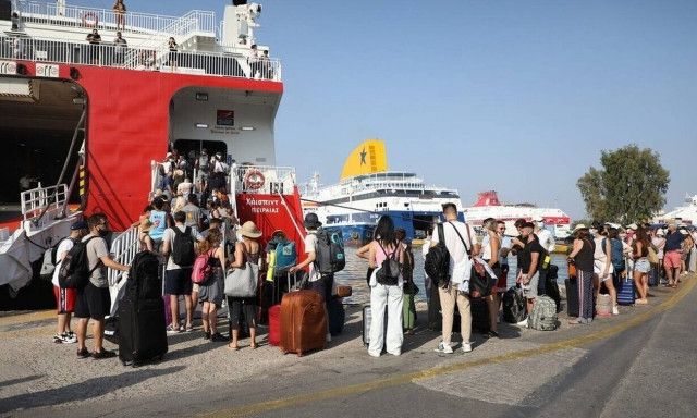 Πόσο κοστίζουν τα ακτοπλοϊκά για δύο άτομα με αμάξι στα δημοφιλή ελληνικά νησιά