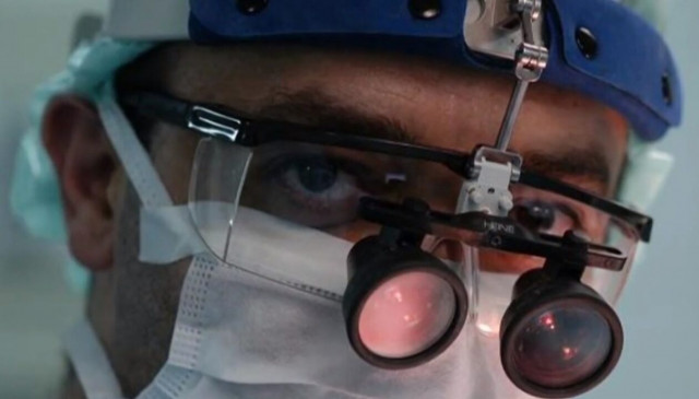 Τούρκος καρδιοχειρούργος και πρύτανης φυλακίστηκε, έγινε πρόσφυγας και χειρουργεί στην Αθήνα!