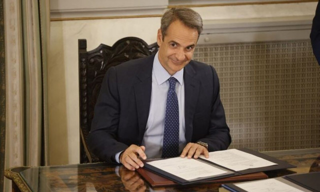 Ορκωμοσία κυβέρνησης: Οι υπογραφές Μητσοτάκη και υπουργών