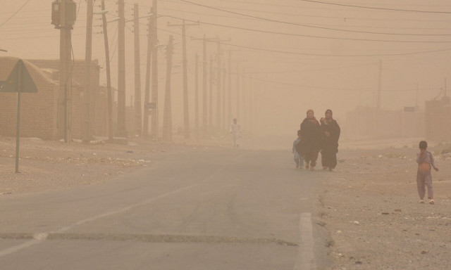 Καταιγίδες σκόνης πλήττουν το Ιράν - Πάνω από 1.000 άτομα στα νοσοκομεία με δύσπνοια