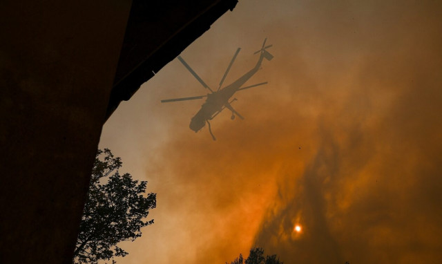 Φωτιά: Υπό μερικό έλεγχο στο Ηράκλειο, καλύτερη εικόνα και στη Ρόδο