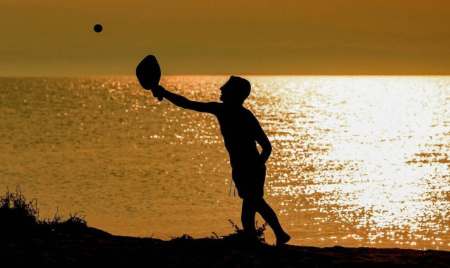 Γρηγόρης Κωνσταντέλλος: Απαγόρευσε τις ρακέτες σε παραλίες -Η εξήγηση για το πρόστιμο 1.000 ευρώ