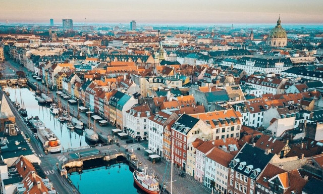 Η EE δεν πρέπει «να χαμηλώσει τον πήχυ» για να δεχθεί την Ουκρανία, σύμφωνα με τη Δανία