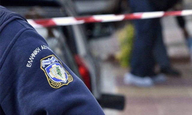 Κρήτη: Έπλυνε την αυλή με… αβέρτα απορρυπαντικό και τα μηχανάκια έπεφταν το ένα μετά το άλλο