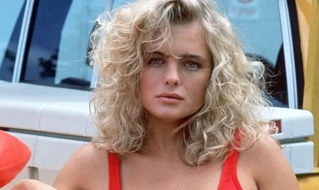 Baywatch: Aγνώριστη η πρωταγωνίστρια της διάσημης σειράς, Έρικα Ελένιακ