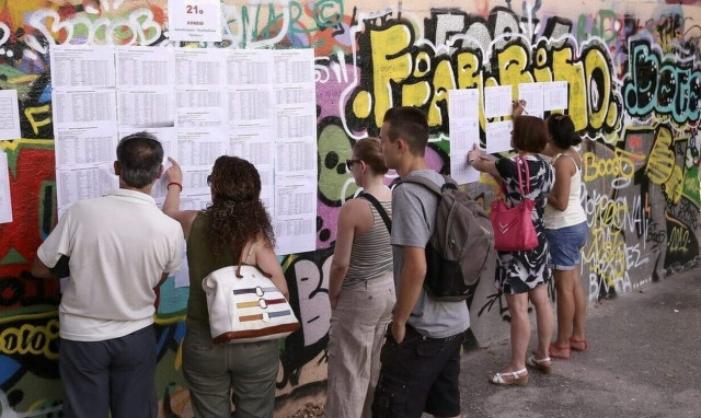 Πανελλήνιες 2023: «Ασάνσερ» φέτος οι βάσεις - Σε ποιές σχολές θα ανέβουν, σε ποιες θα πέσουν