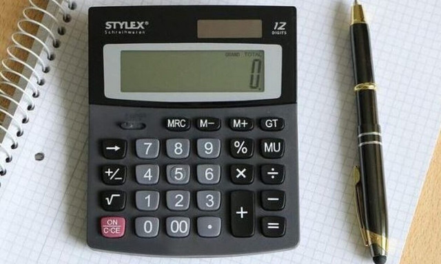 Φόρος εισοδήματος: Πόσο θα μειωθεί η παρακράτηση από την αύξηση του αφορολόγητου