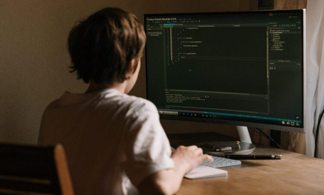 Θεσσαλονίκη: Γιγαντιαία επιχείρηση της ΕΛ.ΑΣ για εξάρθρωση κυκλώματος παιδικής πορνογραφίας