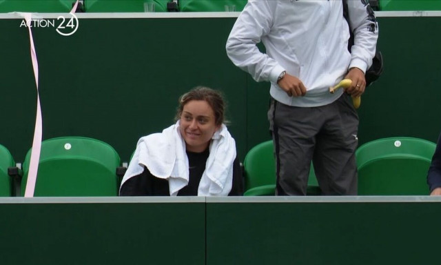 Στέφανος Τσιτσιπάς: Οι αγκαλιές με θαυμάστρια στο Στόουκ - Έσκασε από ζήλια η Μπαντόσα (video)