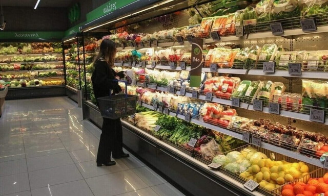 Επιμένει η ακρίβεια στα τρόφιμα