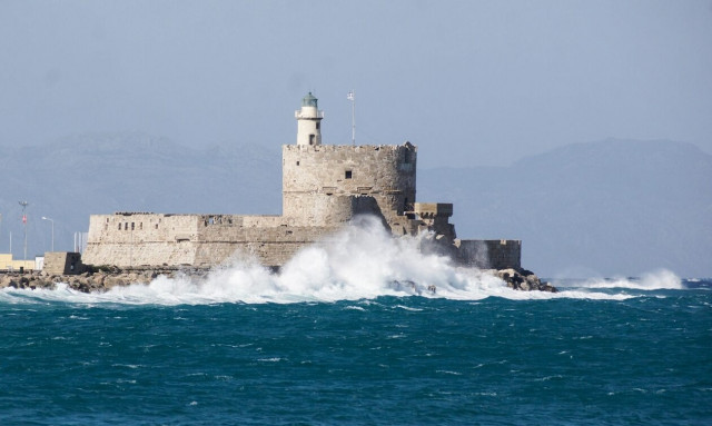 Ρόδος: Ξυλοδαρμό σερβιτόρου στην Παλιά Πόλη καταγγέλλει το Εργατικό Κέντρο