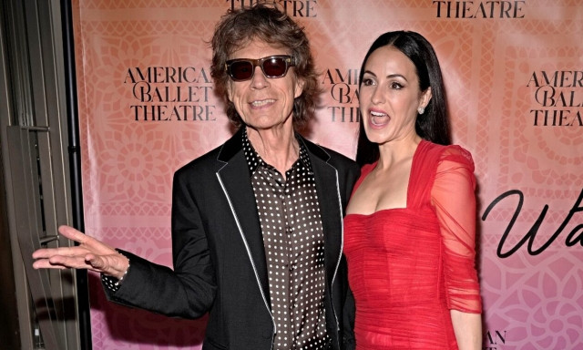 Ο Μικ Τζάγκερ αρραβωνιάστηκε για τρίτη φορά – Ποια είναι η 43 χρόνια μικρότερη σύντροφός του